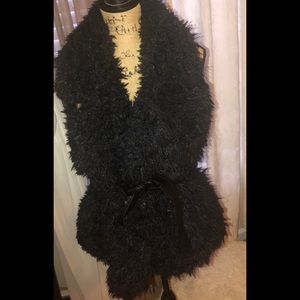 Faux fur vest with belt black